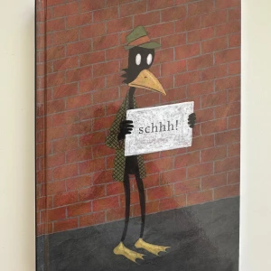 schhh! av Jason - Serieromanen ”Schhh!” av Jason. ISBN 91-88334-40-6. Fin och rolig! Mycket gott skick.  Hämtas i Stockholm eller skickas mot porto. 