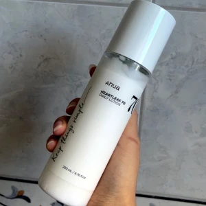 K-Beauty Anua Heartleaf 70 Daily Lotion - TikTok virala K-Beauty märker Anua Heartleaf 70 Daily Lotion. Innehåller 200 ml och har använts ett par gånger! 