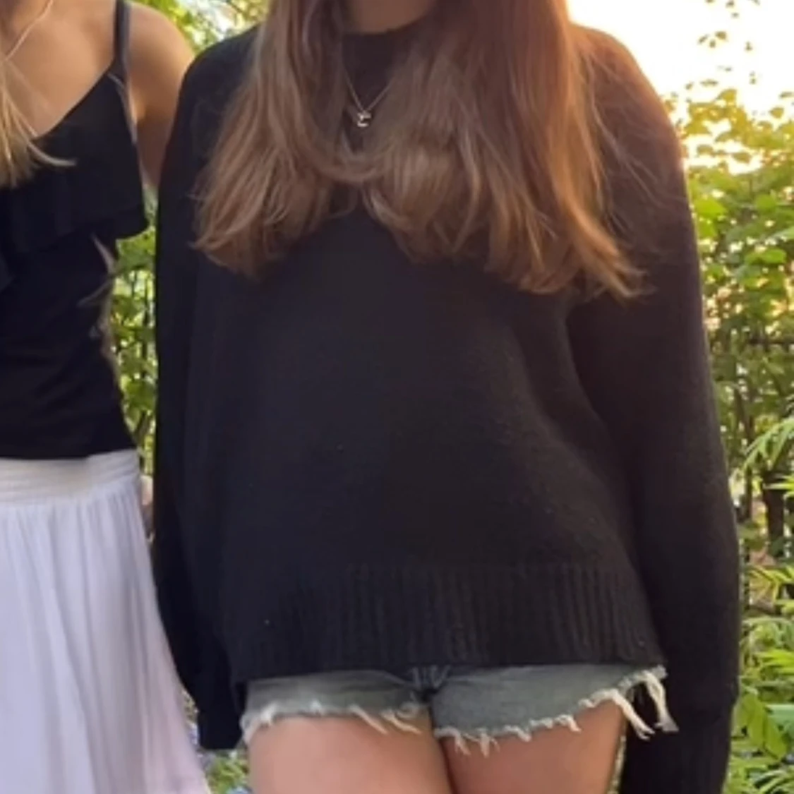 Tjock svart stickad tröja - 1