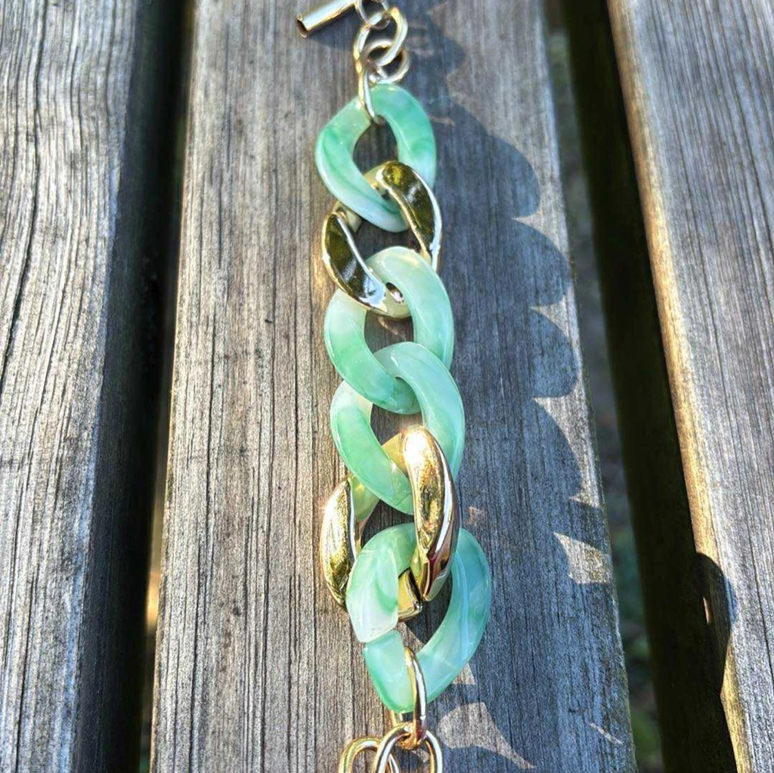 Grönt och guldigt chunky armband