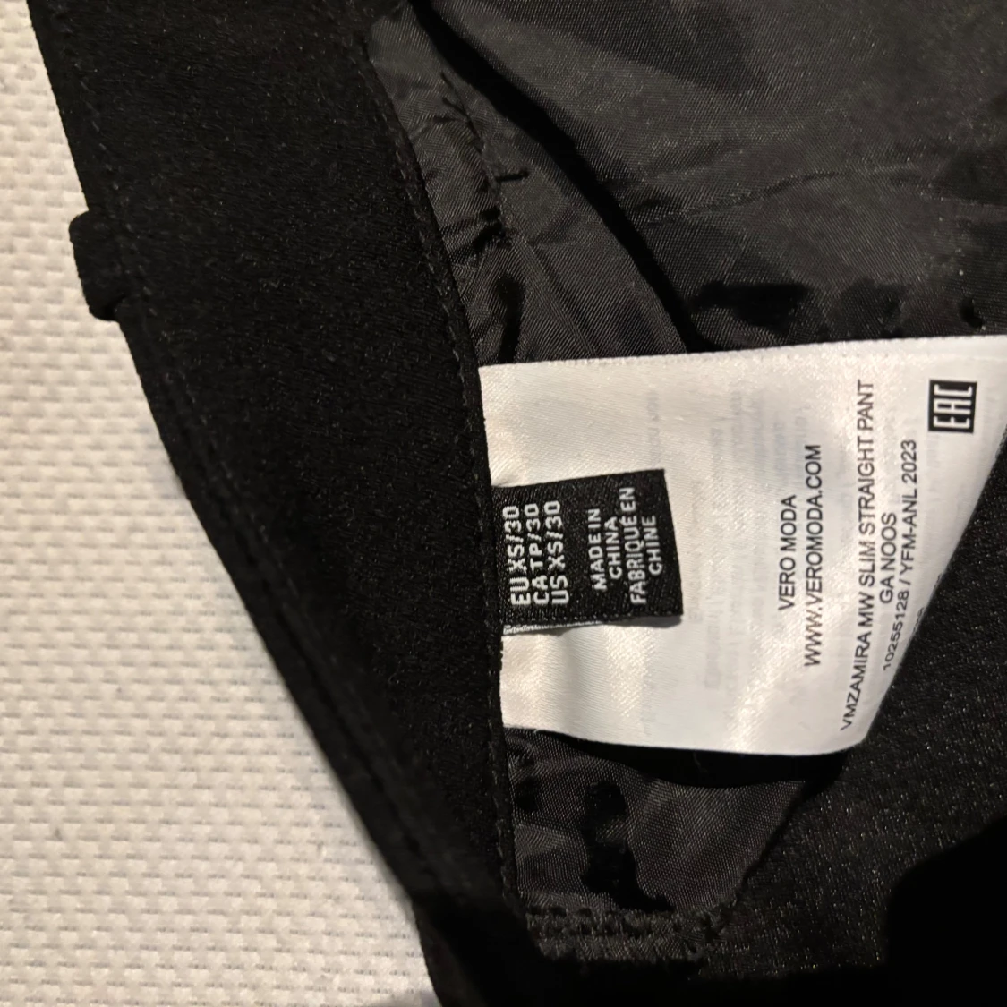 Svarta kostymbyxor från Vero Moda - 2