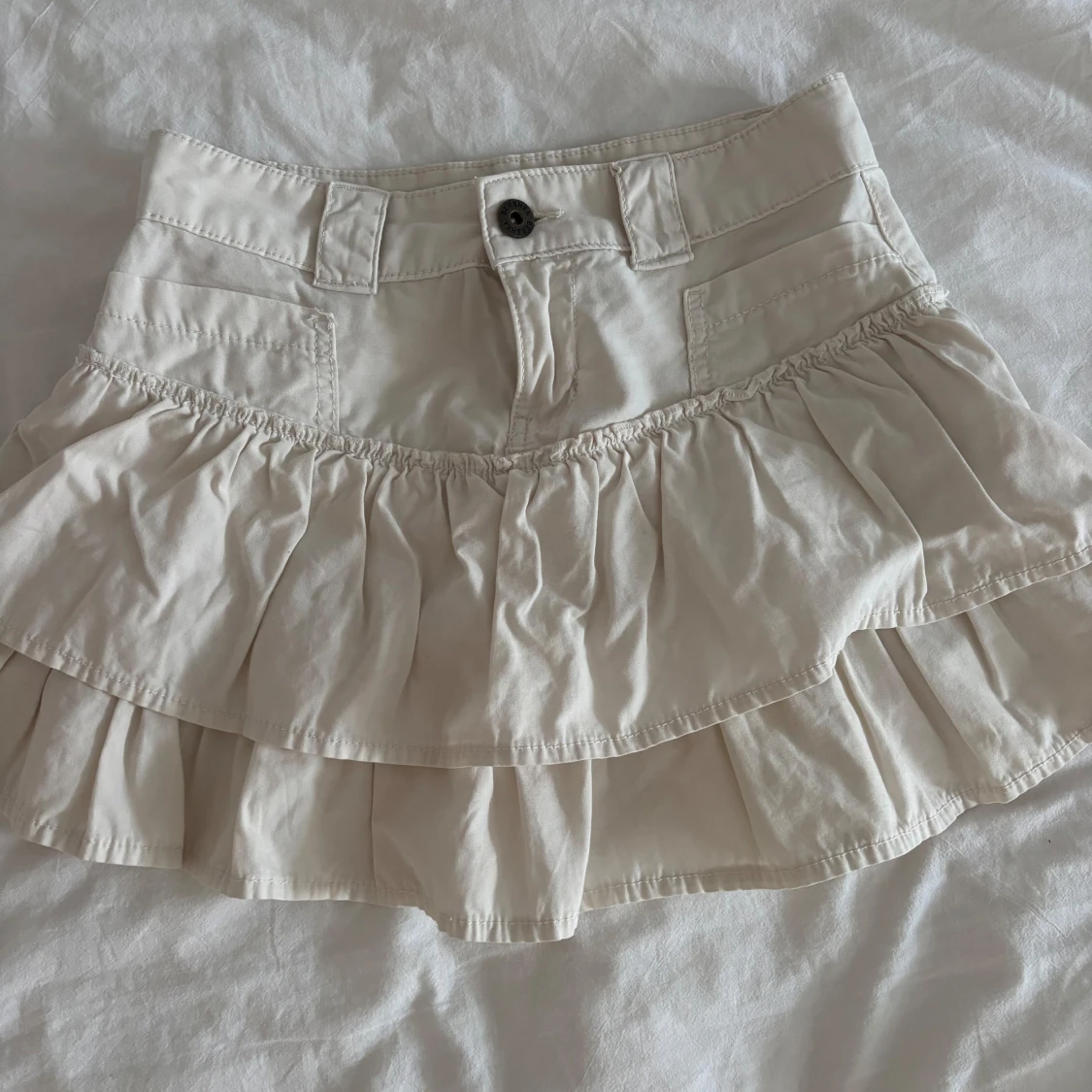 Beige volangkjol från Bershka - 1