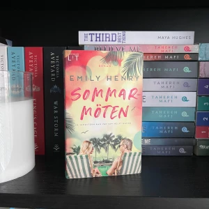 Sommarmöten - Sommarmöten av Emily Henry. Bra bok i gott skick, ingen bruten rygg.