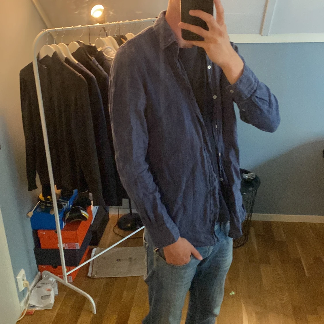 Mörkblå linneskjorta från Zara