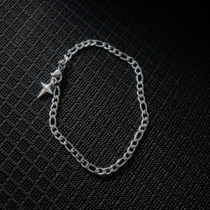 Nova Figaro Silver Bracelet - Minimalist 4 mm stainless steel Figaro chain with a subtle star charm. Sleek, unisex, and versatile. 19 cm