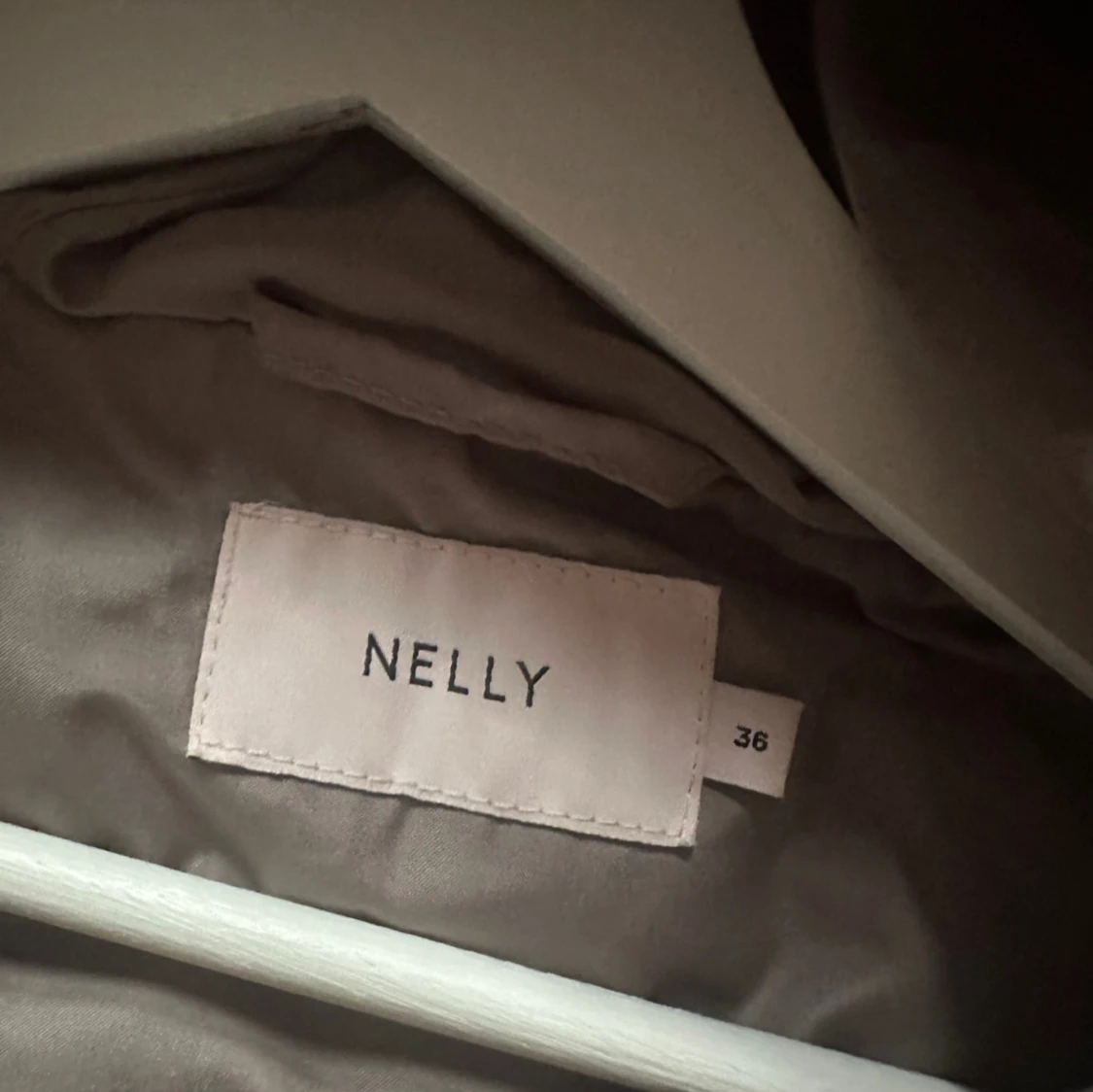 Beige quiltad dunväst från Nelly - 2