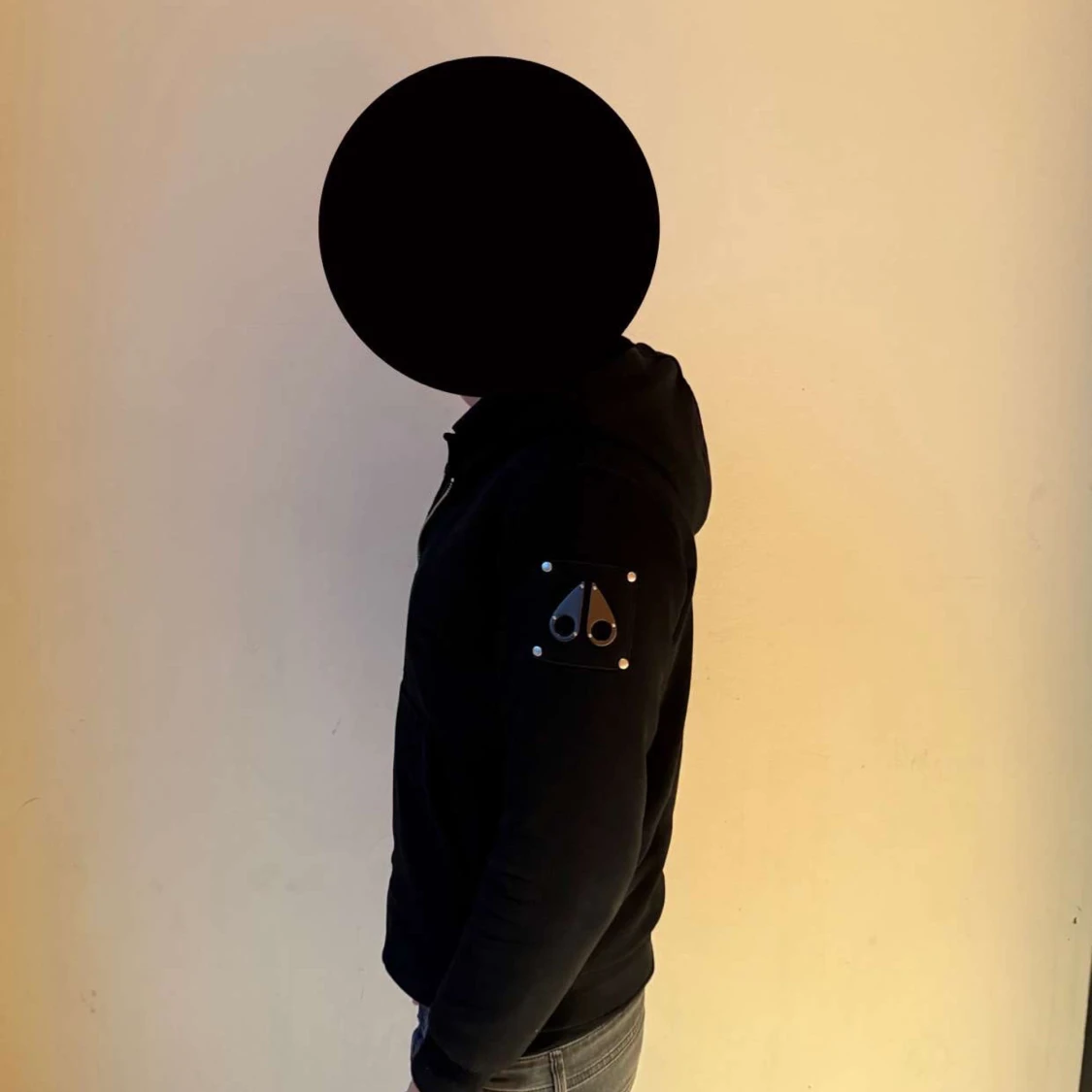 Svart hoodie från Moose Knuckles - 1