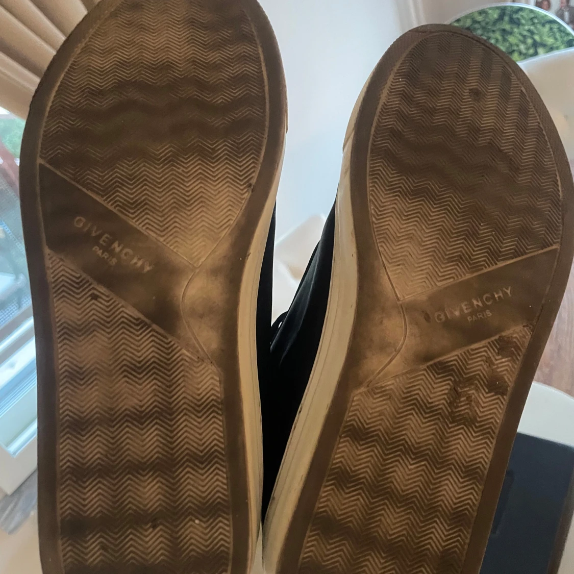 Givenchy svarta sneakers med logga - 4