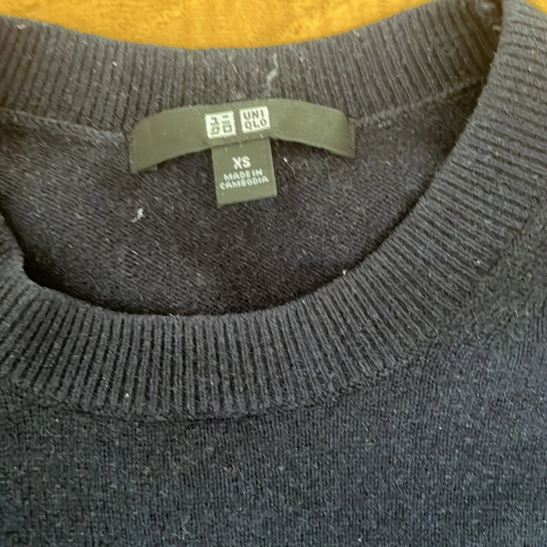 Mörkblå kashmirtröja från Uniqlo - 1
