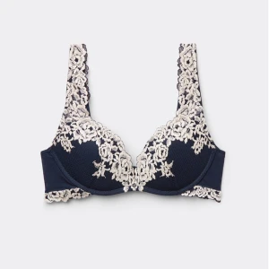 Intimissmi Gioia Pretty Flowers - Säljer denna popurlära Intimissmi spets behån i mörkblå. Den är nästan helt oanvänd och säljer pga fel storlek. Mycket bra skick🙌🏼