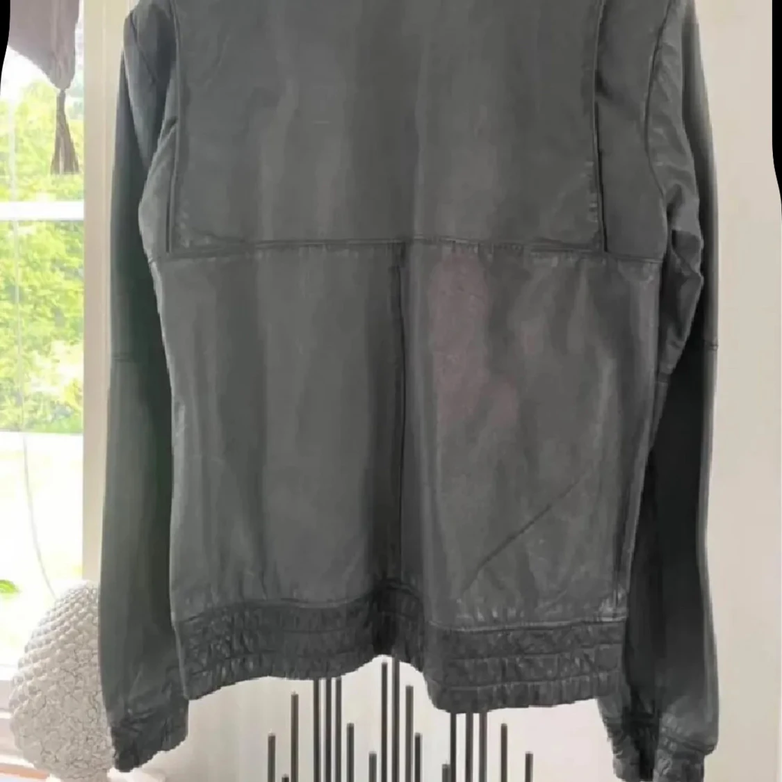 Grå skinnjacka från Emilio - 3