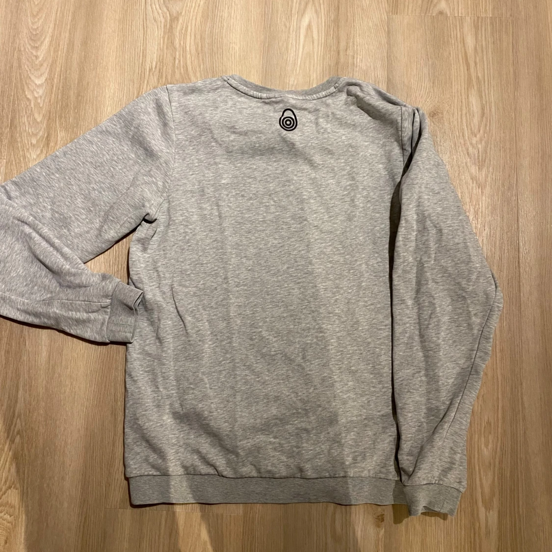 Grå sweatshirt från Sail Racing - 3