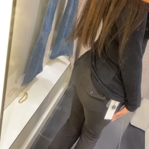 Kostymbyxor  - Slutsålda kostymbyxor från Gina. 🤍