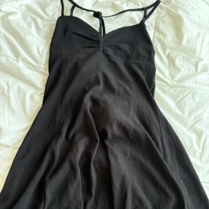 Kort Klänning  - Snygg mini klänning från hm ( väldigt kort) från ginatricot.