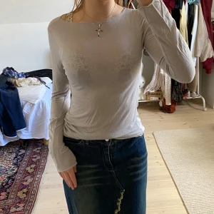 Intimissimi Kashmir långärmad tröja  - Storlek M! Lite nopprig vilket syns på bilderna men overall i bra skick 🤍