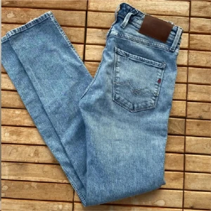 Replay Anbass Jeans - Replay Anbass Jeans | Skick: 9,3 | Storlek: w28 - L34 (passar som W30 / L32 | Retail 1799kr | Hör av er vid minsta lilla intresse eller  fundering | Priset är ej hugget i sten 🙌