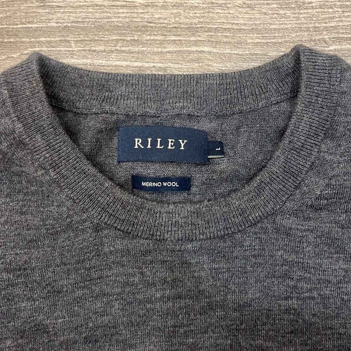 Mörkgrå merinoullströja från Riley - 1