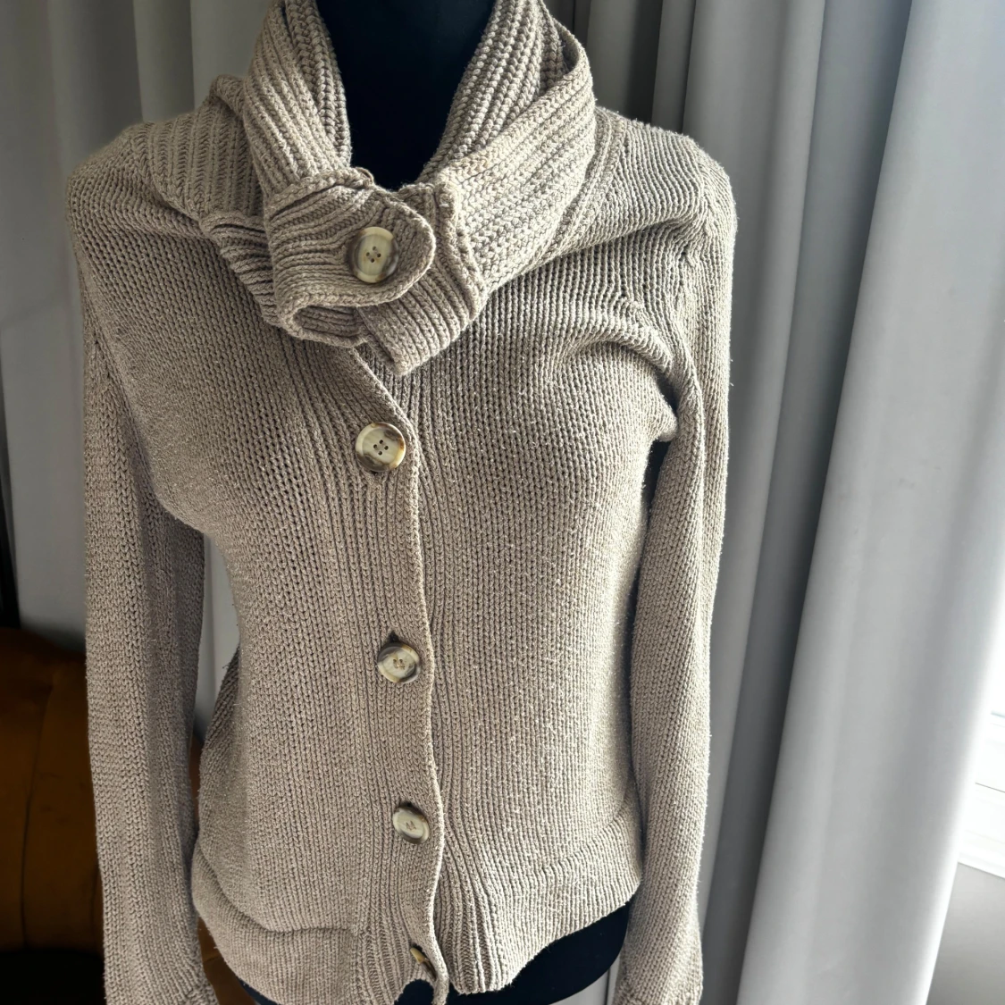 Tröja med knappar - 1
