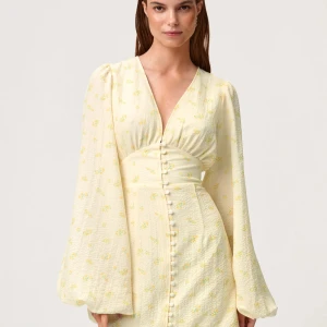 Helt oanvänd Adoore florence dress  - Säljer min adoore klänning i storlek 34, aldrig använd, med lappen kvar. Säljs då den inte kommer till användning. Nypris 1495kr. Pris kan diskuteras men går inte under 800kr 