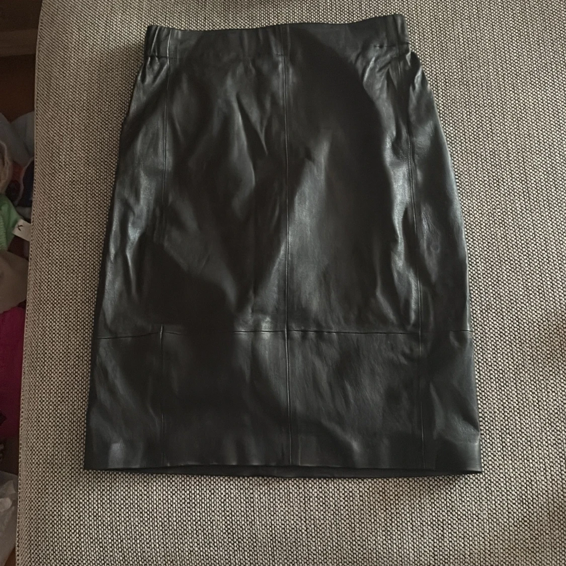 Svart kjol i skinnimitation från InWear