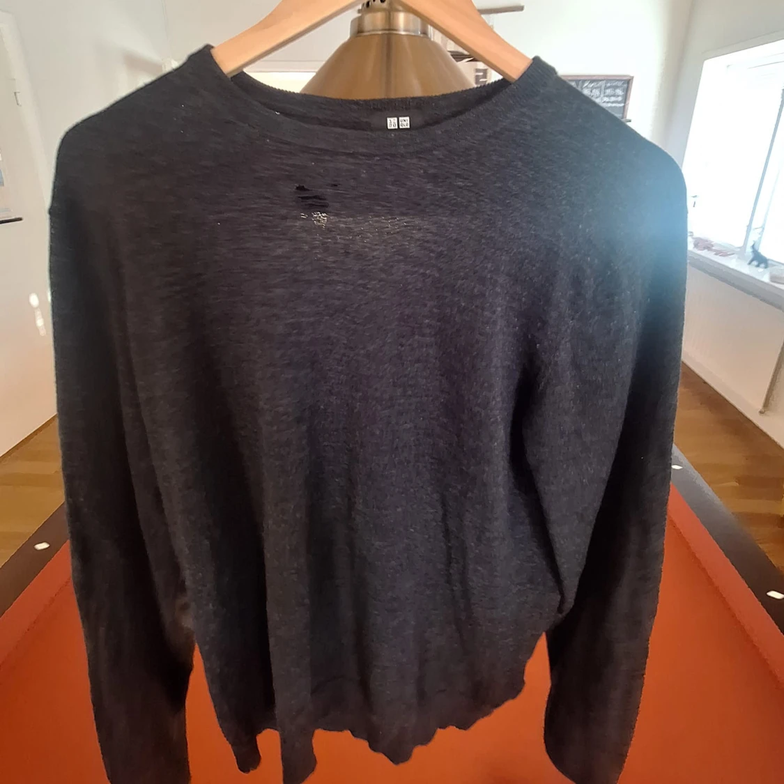 Mörkgrå stickad tröja från Uniqlo