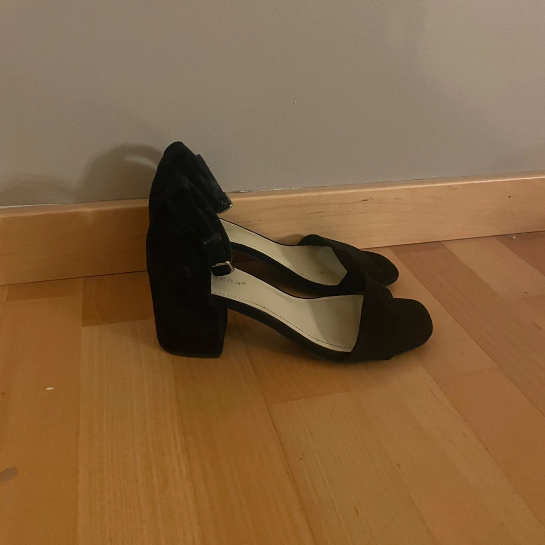 Svarta klackskor från Depeche - 3