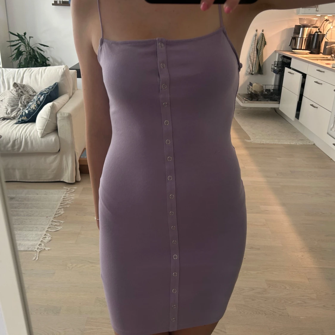 Ljuslila kort klänning från Bershka