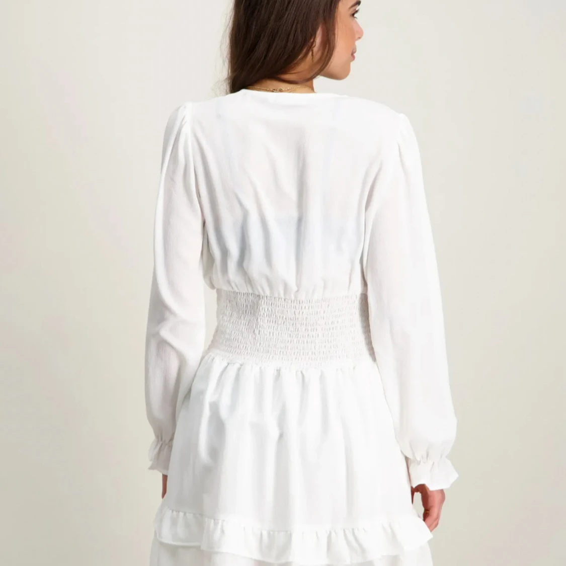 Vit omlottklänning med volang RYVLS PRIS GÅR ATT DISKUTERA