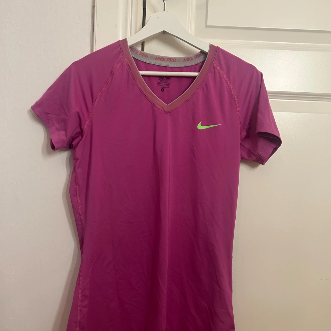 Rosa Nike Pro träningstopp