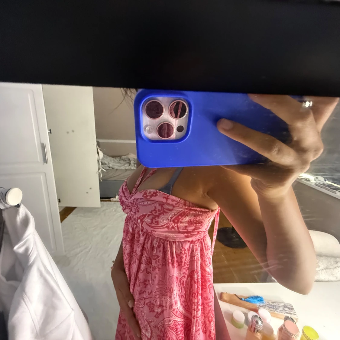 Rosa halterneck långklänning med mönster - 1