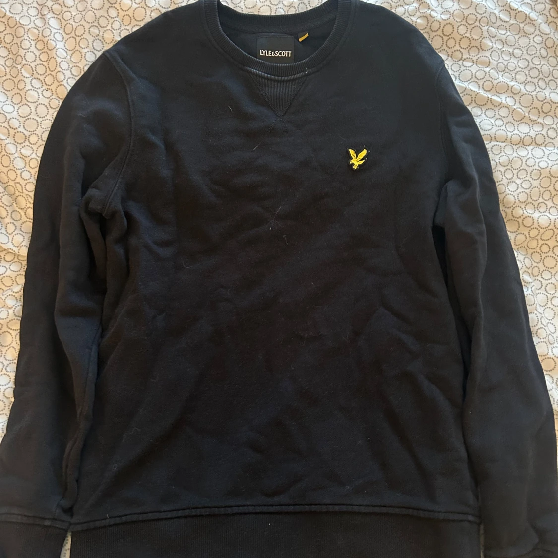 Svart sweatshirt från Lyle & Scott