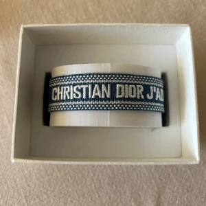 Christian Dior armband  - Christian dior armband, helt nytt. Perfekt nu till sommaren 💫