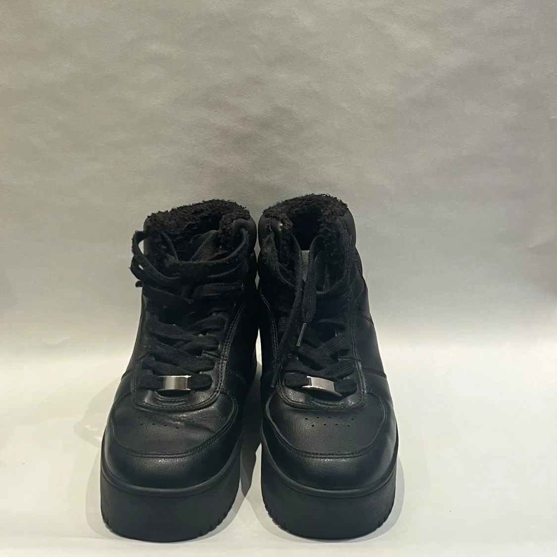 Svarta sneakers med platåsula, stl 38