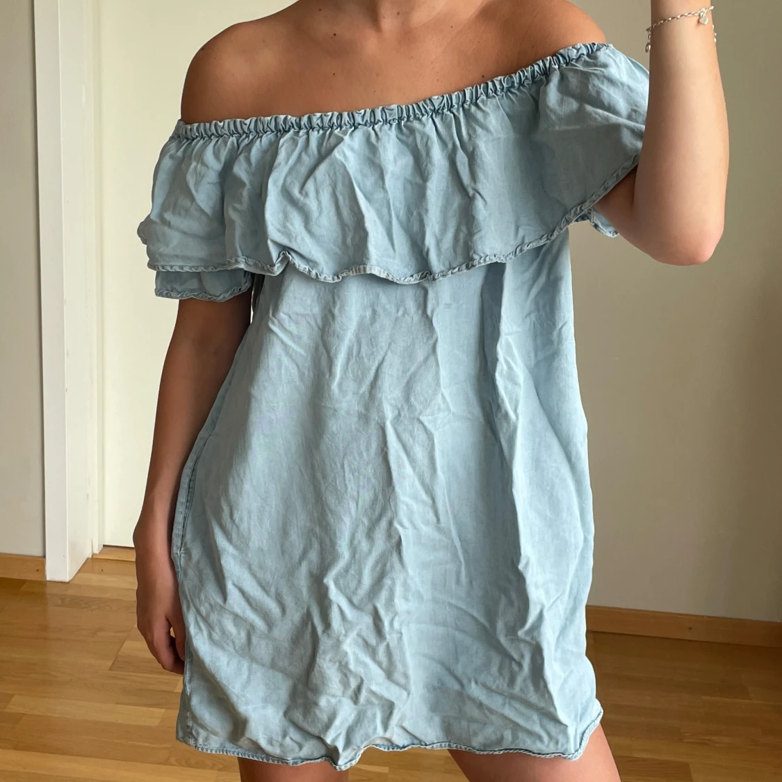 Off shoulder jeansklänning - 2