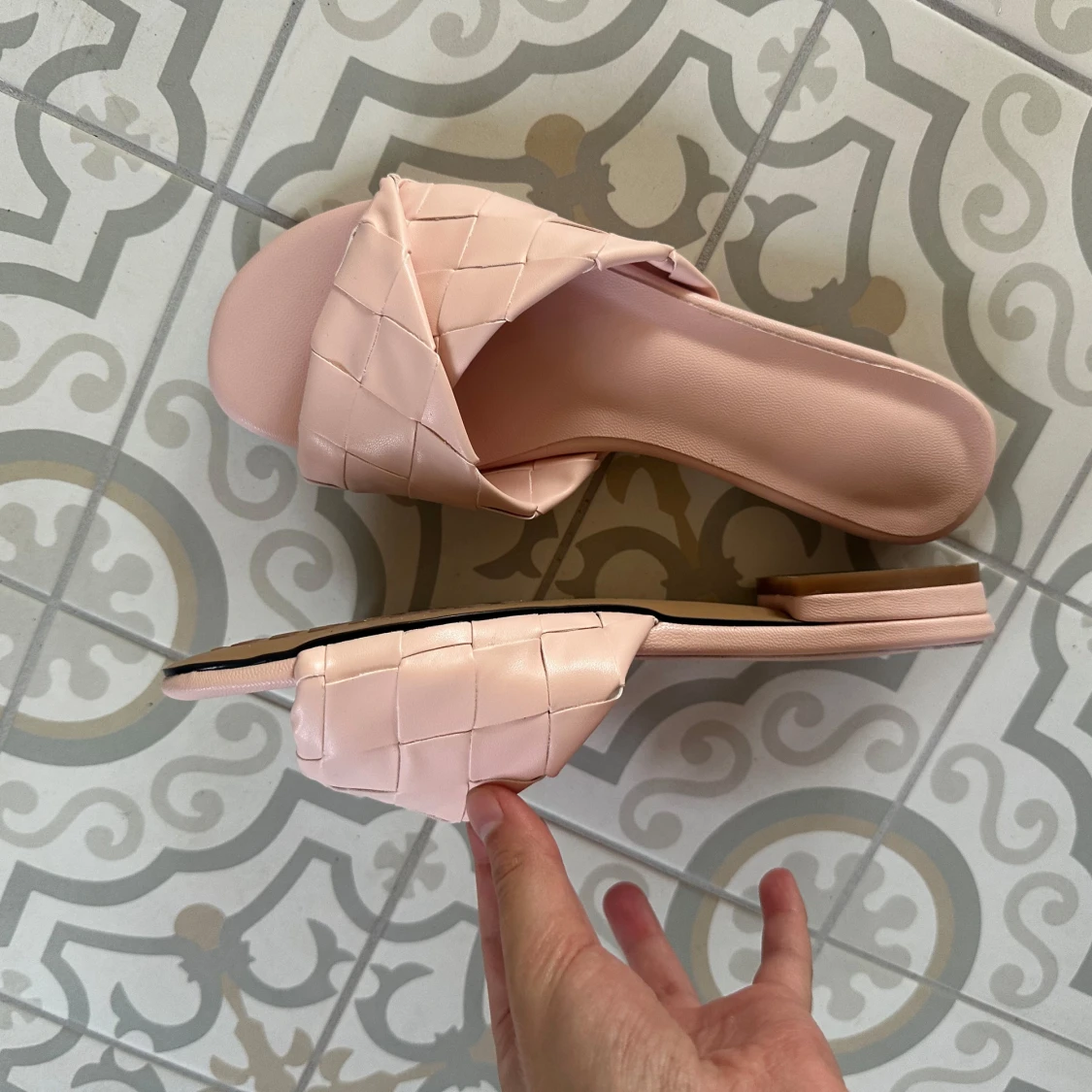 Flätade ljusrosa sandaler i skinn bottega - 1