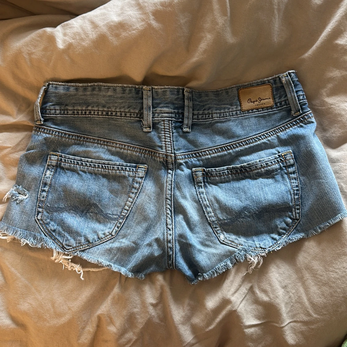 Lågmidjade  jeansshorts från Pepe Jeans - 1