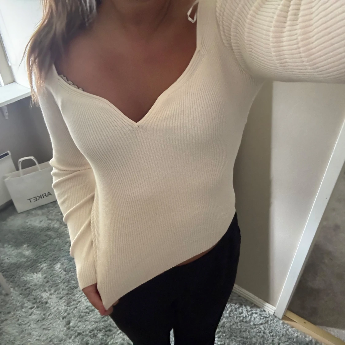 Ribbad ljusbeige v-ringad tröja - 1