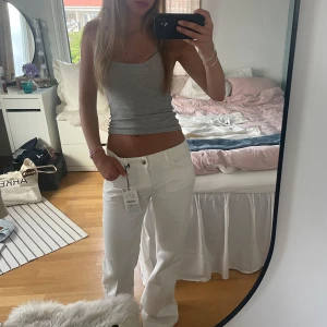 Jeans - Slutsålda raka jeans från zara, tänkte kolla om någon ville köpa innan jag skickar tillbaka. Har även ett par i storlek 38💕