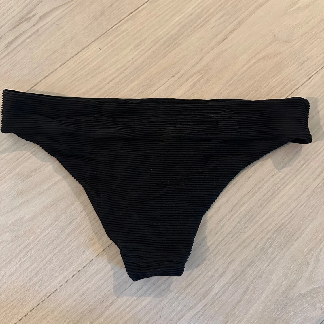 Svarta ribbade bikinitrosor - 1