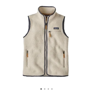 Patagonia väst - Säljer nu denna väst från Patagonia. Den är i mycket fint skick utom en liten fläck vid dragkedjan.