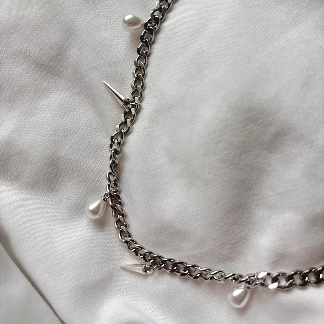 SPIKY PEARL HALSBAND