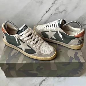 Golden goose Ball star - Säljer mina super coola Golden goose ”Ball star” skorna är i st 39 men passar bättre på den som har st 40-40,5🌟Endast skorna ingår. Vid frågor eller mer bilder är det bara att höra av dig😀  kan gå ner i pris.