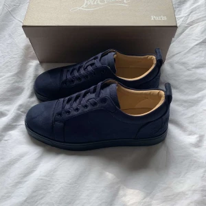 christian louboutin - Säljer dessa Louboutin i 42, hör av dig vid frågor👍