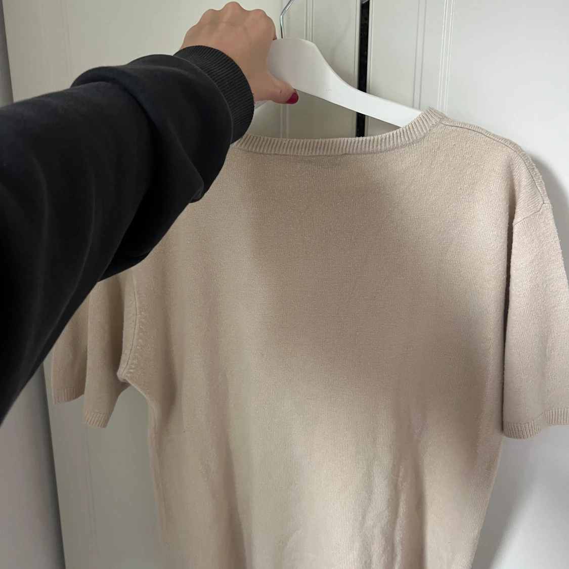 Beige stickad kortärmad tröja Georgina B. - 2