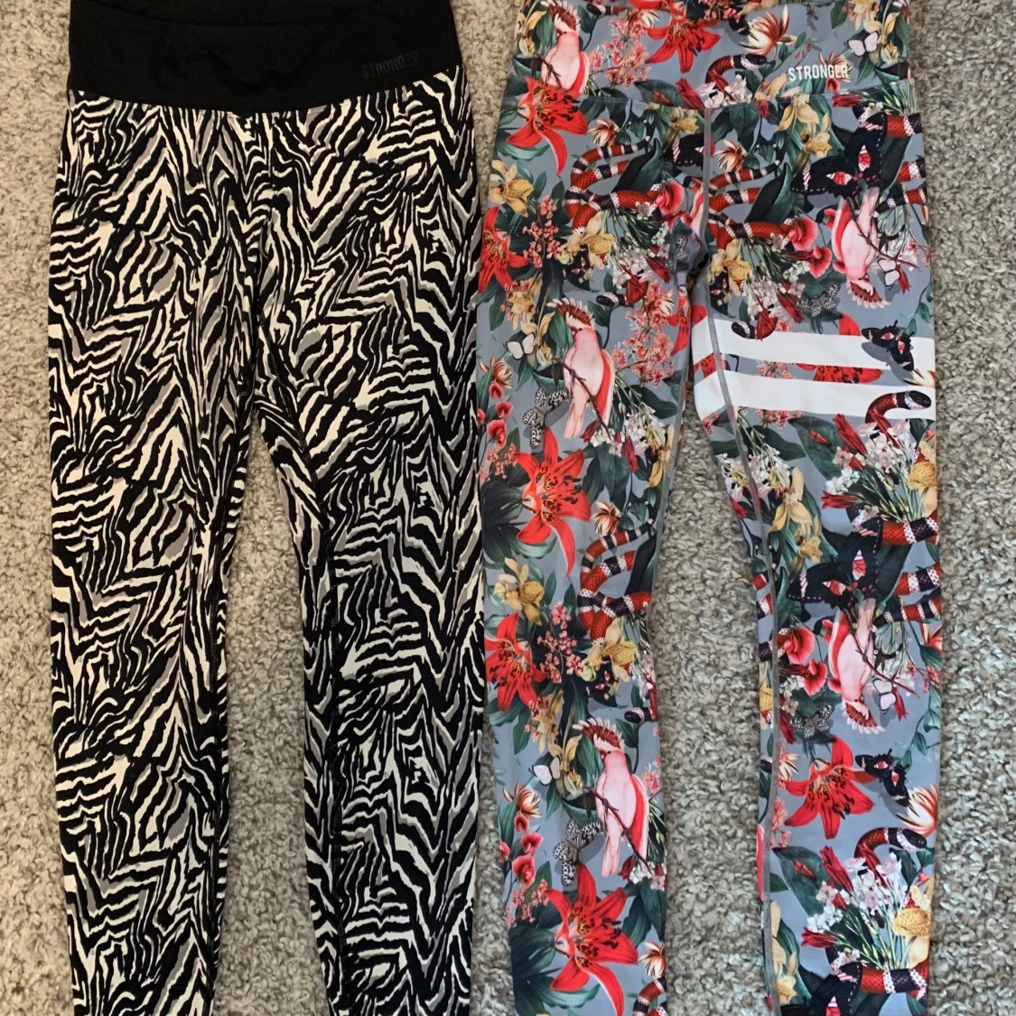 Två tights med mönster