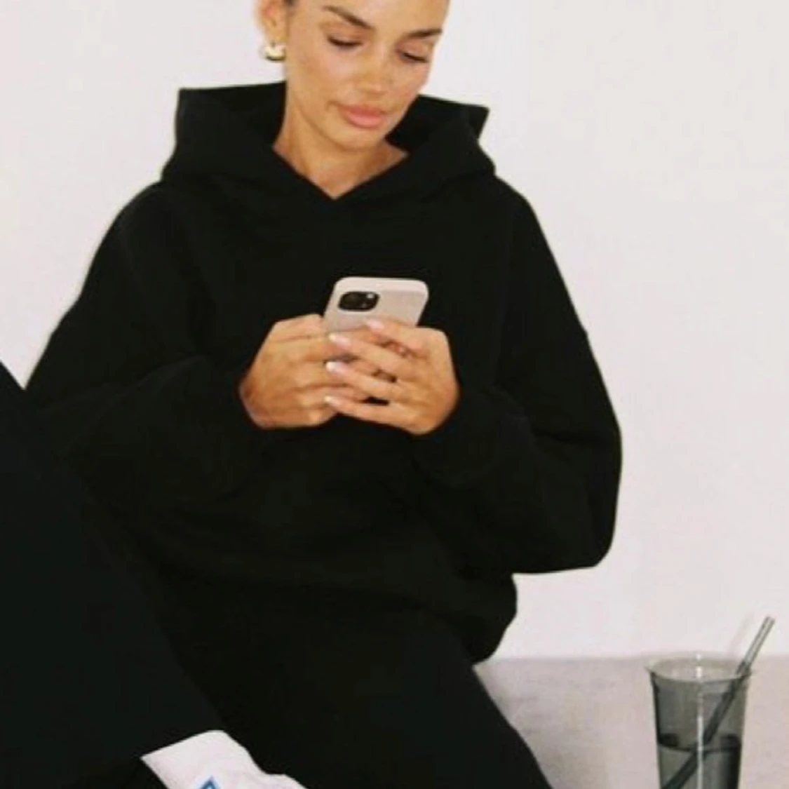 Svart oversized hoodie med huva - 1