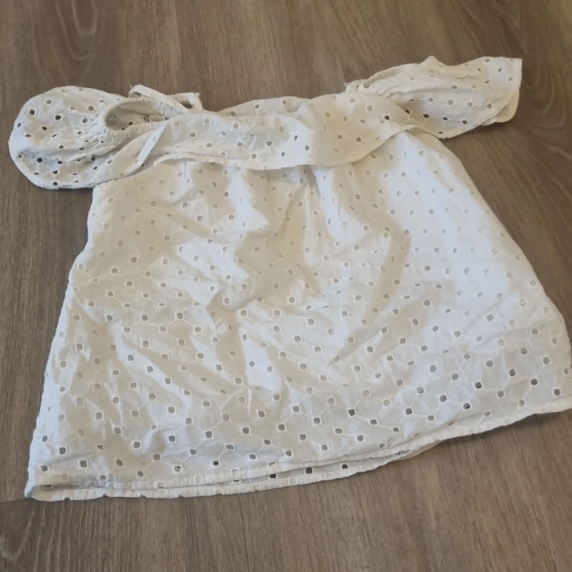 Vit offshoulder topp från Lindex