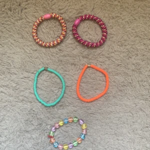 Armband  - Olika armband som kommer kosta 25kr st