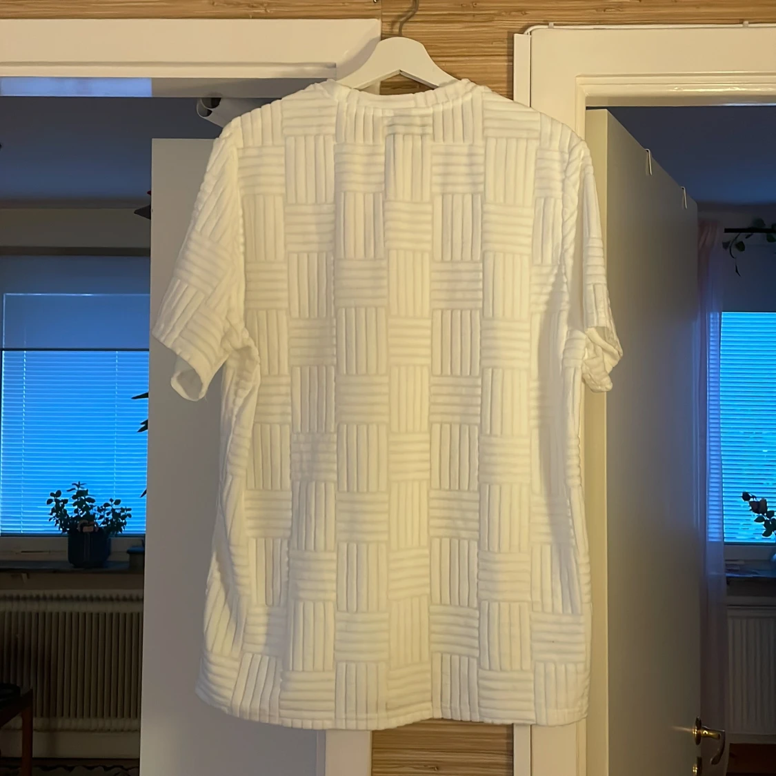 Vit t-shirt med struktur från Manfinity - 1