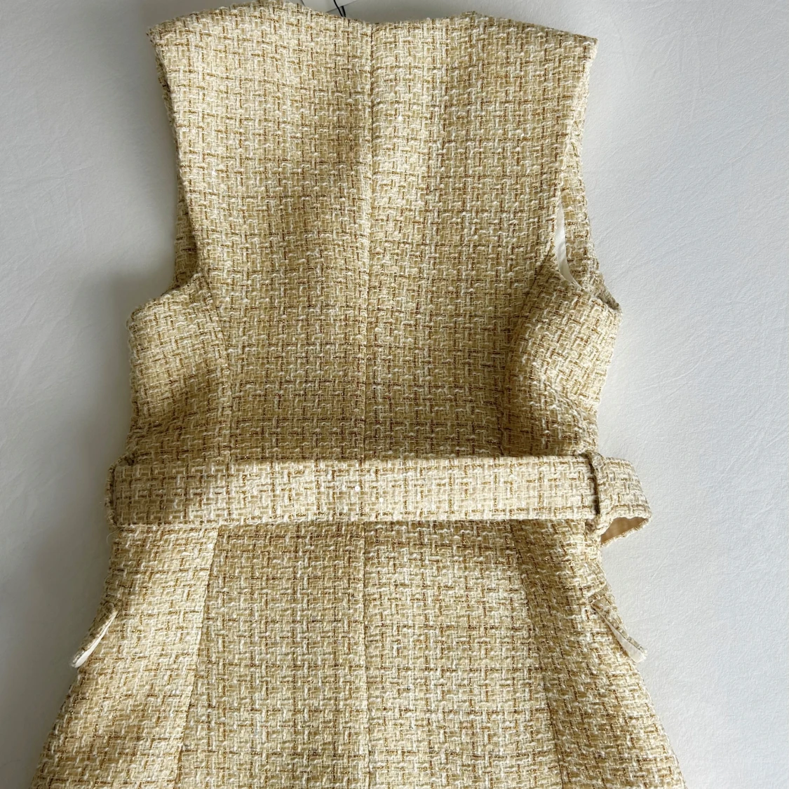 Beige tweedväst med bälte från Zara - 1